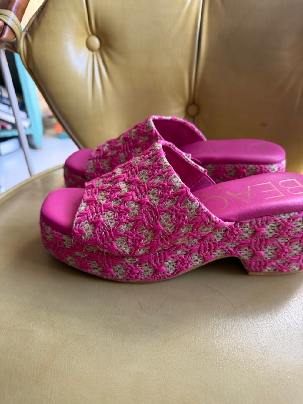 Matisse Beach  Hot Pink Platform Slide Sandals 7 M